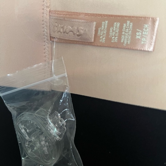 Skims Seamless Tan deepPlunge Bra small - Picture 2 of 4